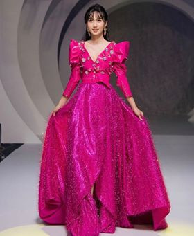 Showbiz 20/7: Kim Lý xoa bụng bầu bạn gái, lần đầu xác nhận Hồ Ngọc Hà “có tin vui” ảnh 1