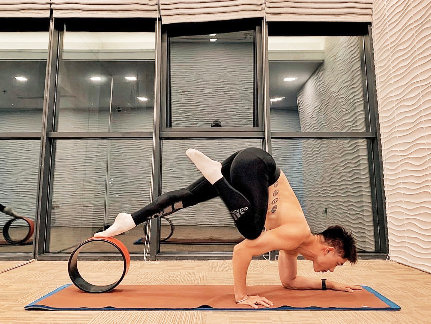 Sắc màu SV 24/7: 9X “lột xác” nhờ yoga, nữ sinh thiết kế thời trang thu nhập khủng ảnh 2