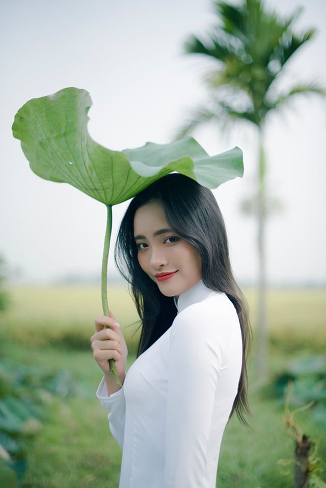 Sắc màu SV 2/8: Những nam thanh nữ tú con lai "nổi bần bật" vì quá đẹp ảnh 8