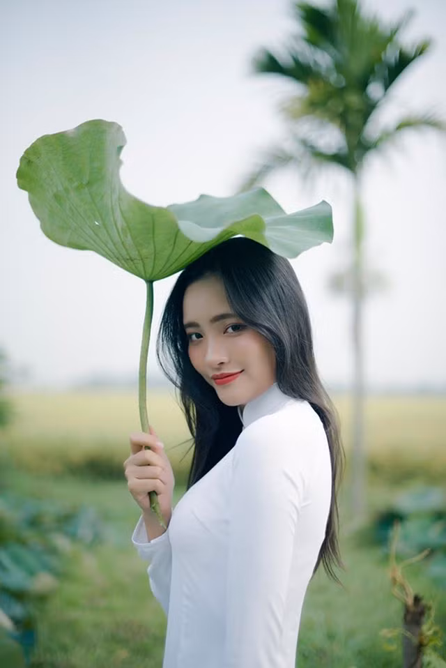 Sắc màu SV 2/8: Những nam thanh nữ tú con lai "nổi bần bật" vì quá đẹp ảnh 8