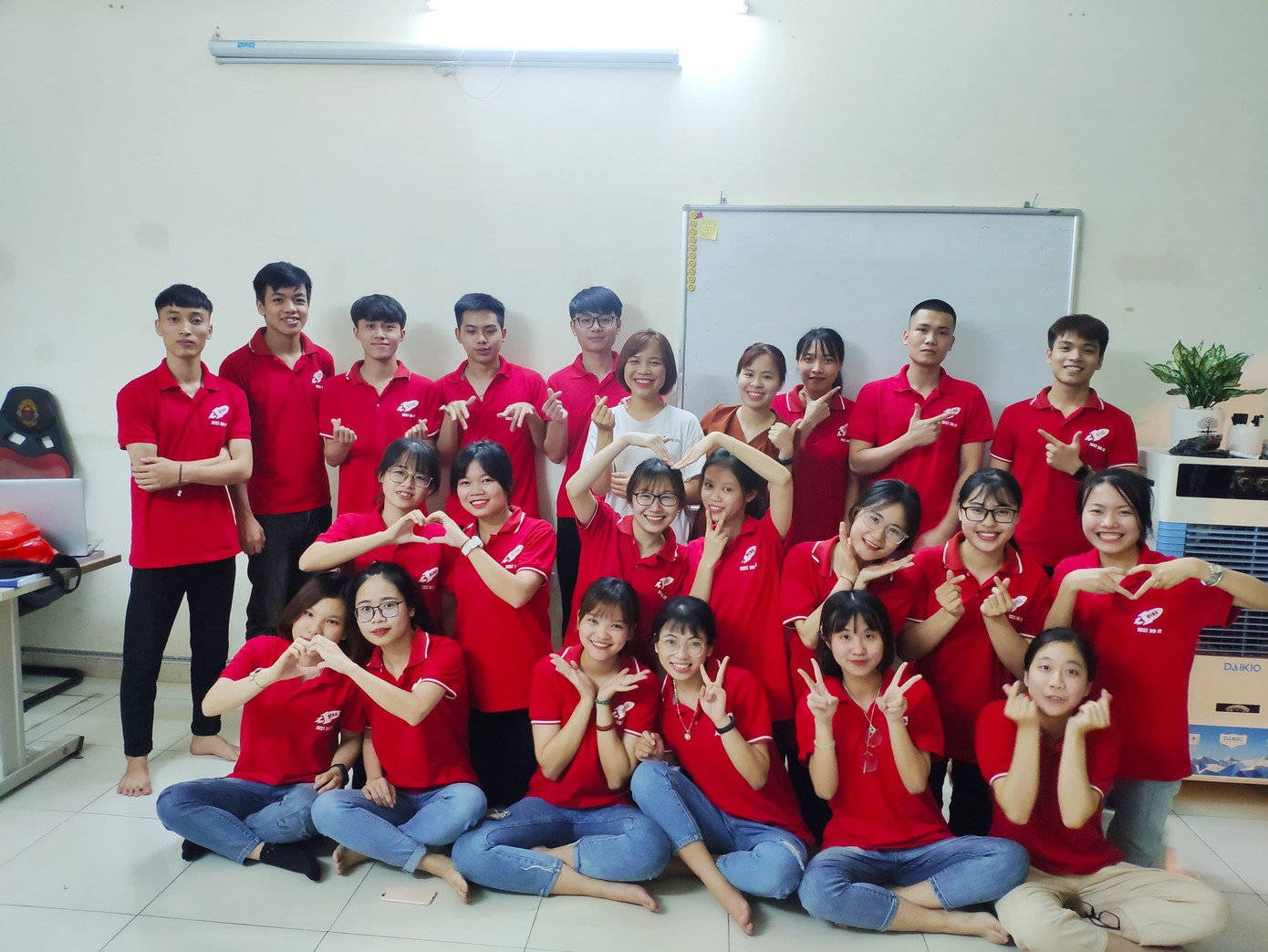 Cô sinh viên Nông nghiệp một mình đạp xe xuyên Việt và ước mơ cho “một Việt Nam đáng sống” ảnh 2