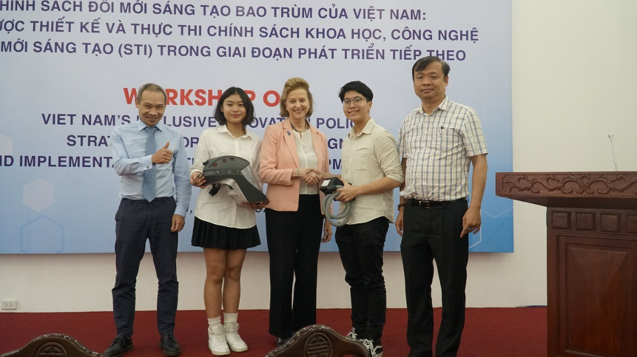 Sắc màu SV 10/7: 9X Bách khoa xinh xắn, học giỏi; vinh danh nữ sinh tử nạn vì cứu em nhỏ ảnh 6