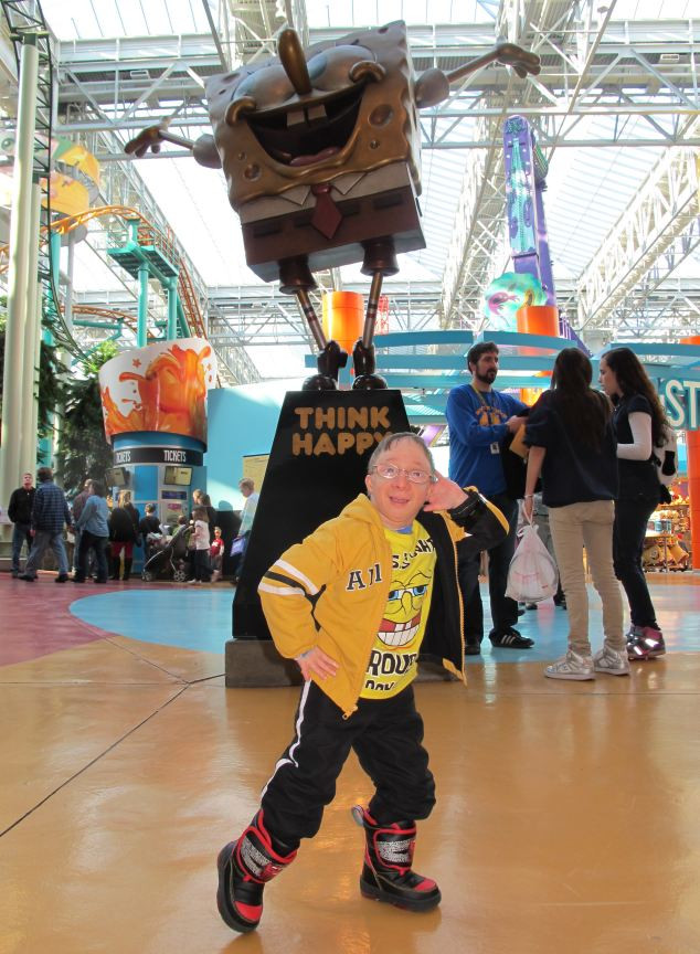 Chàng lùn 28 tuổi cao 86cm, nặng 13kg: Sống lạc quan, tích cực từng ngày, cho dù bệnh tật ảnh 9