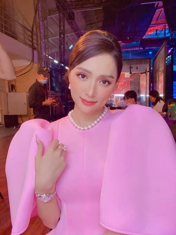 Hương Giang đầu tư nhẫn kim cương 3 tỷ đồng; Bảo Thanh thông báo tin vui mang thai ảnh 22