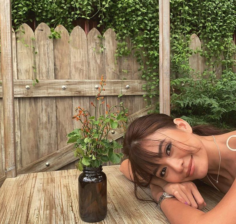 Showbiz 18/6: H'Hen Niê đi chân trần dưới mưa gây “sốt”, Hoàng Thùy Linh - Gil Lê tình tứ ảnh 10