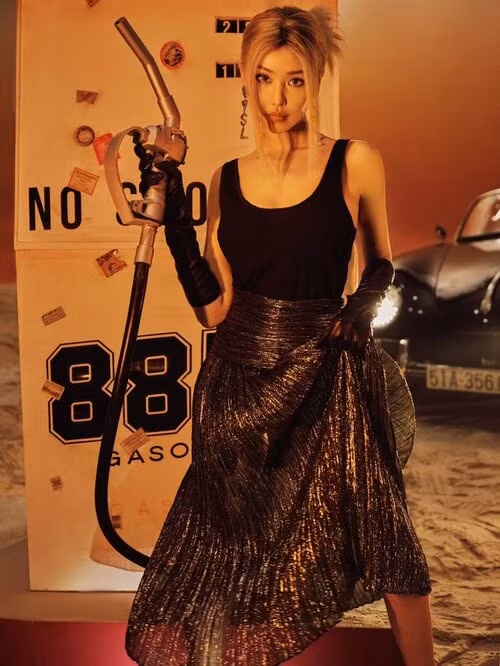 Showbiz 22/7: Hà Tăng gây sốt với vòng eo con kiến dù đã có 2 con, Tuấn Hưng ngưng ca hát ảnh 12