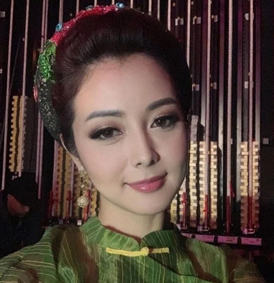 Showbiz 3/6: Ngọc Trinh hóa “phú bà” quyền lực, Dương Khắc Linh khoe vợ mang song thai ảnh 11