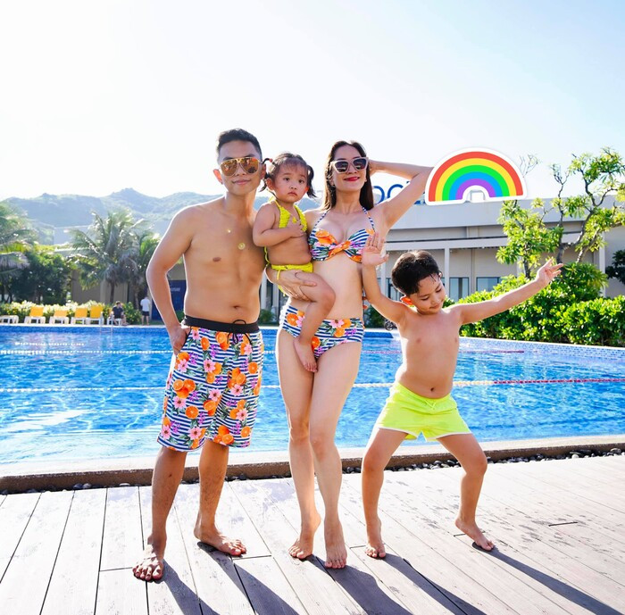 Showbiz 28/7: Trương Ngọc Ánh khoe vẻ quyến rũ, Ngọc Trinh “trưng trổ” body căng đét ảnh 15