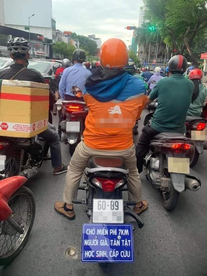 Sắc màu SV 6/7: “Nam thần” 98 đứng sau MV của Sơn Tùng; hot girl Luật xinh như búp bê ảnh 19