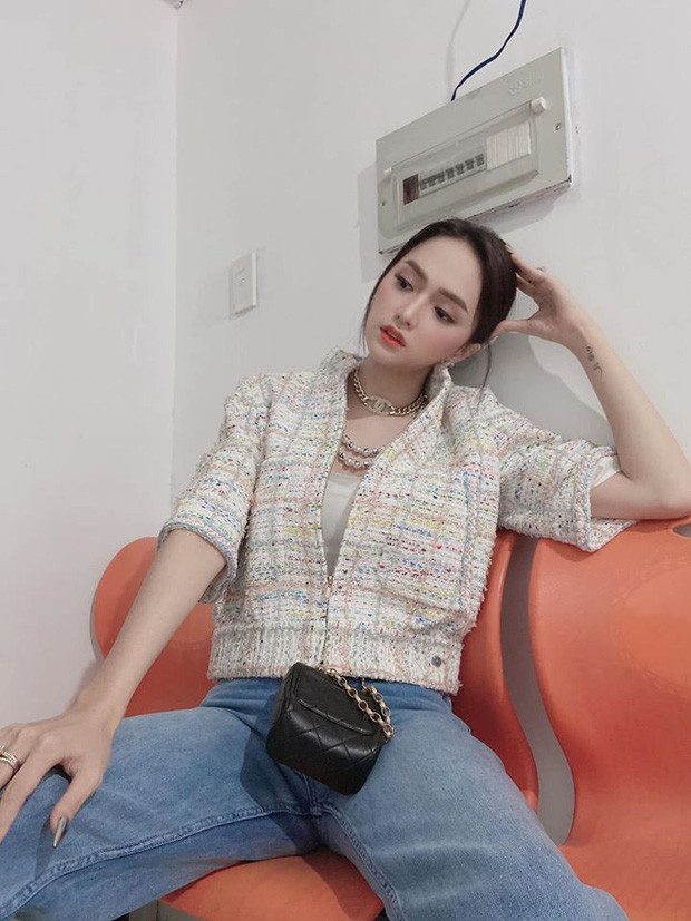 Đông Nhi diện đồ hiệu chụp trong tủ đồ, sáng tác lạ lùng mới của Đen Vâu ảnh 14