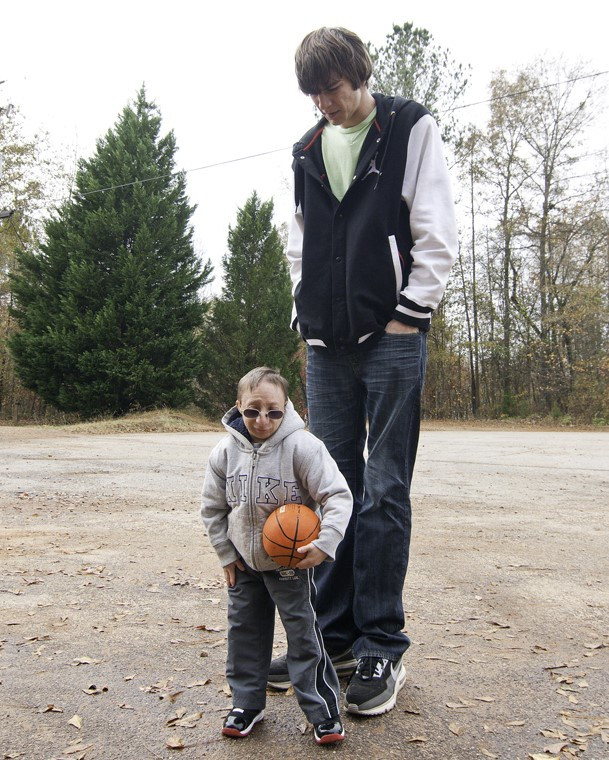 Chàng lùn 28 tuổi cao 86cm, nặng 13kg: Sống lạc quan, tích cực từng ngày, cho dù bệnh tật ảnh 4