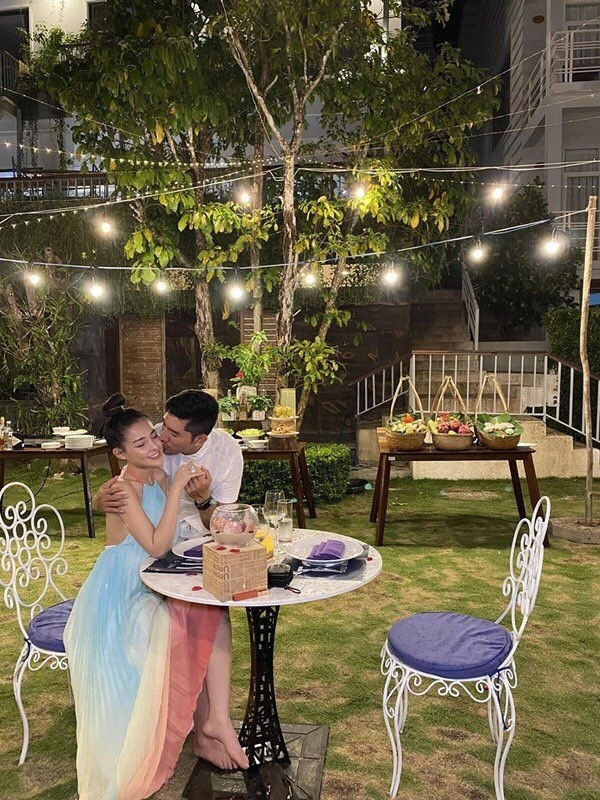 Ngọc Trinh hóa “Cô hầu gái” dù đã U40; Sơn Tùng phủ sóng “Sky Tour Movie” ở 190 quốc gia ảnh 26