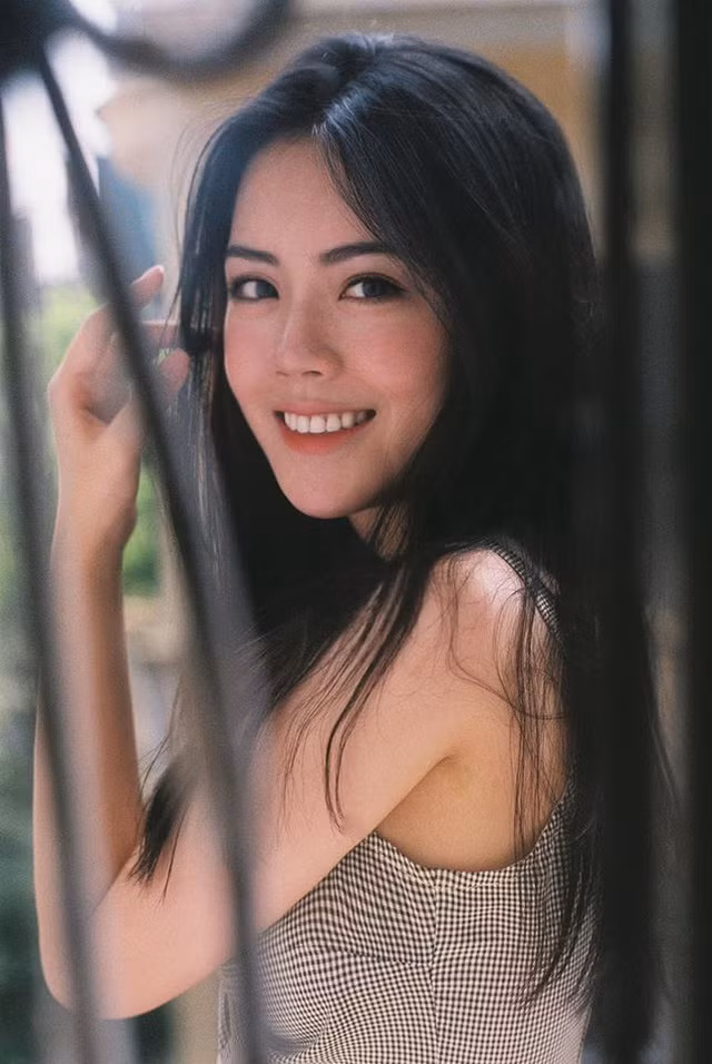 Sắc màu SV 5/7: Nữ sinh ngành Y - Dược “gây thương nhớ” với vẻ đẹp trong trẻo ảnh 12