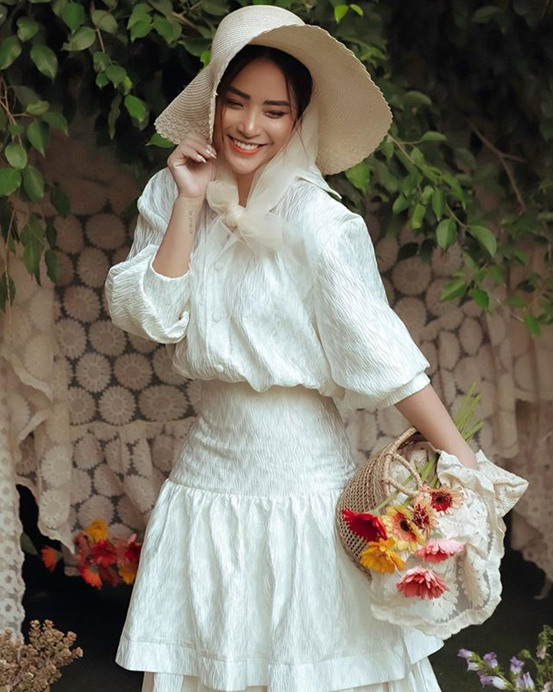 Showbiz 9/7: Noo Phước Thịnh “thả thính” Mai Phương Thúy, Tiểu Vy khoe body nóng bỏng ảnh 7