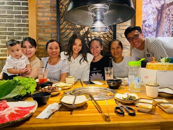 Khởi My bức xúc khi bị fan đòi quà; diễn viên Hoàng Yến tung bộ ảnh trẻ trung ở tuổi 44 ảnh 6