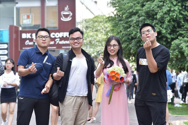 Sắc màu SV 25/6: Ngắm 9X Bách khoa xinh xắn, học giỏi; tệ nạn “nấm thần” bủa vây giới trẻ ảnh 2