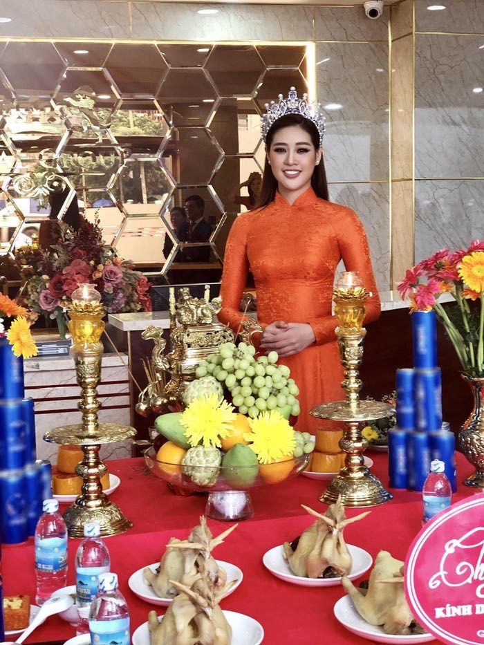 Diệu Nhi gây bất ngờ khi hát cải lương; Hai nàng Hậu diện váy đỏ chót khoe vòng 1 quyến rũ ảnh 2