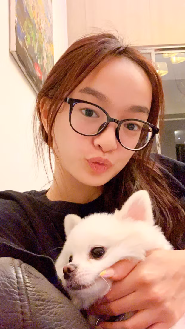 Showbiz 27/7: Hoàng Thùy mặc "bánh bèo" gây tranh cãi, Kaity Nguyễn chủ động cách ly ảnh 3