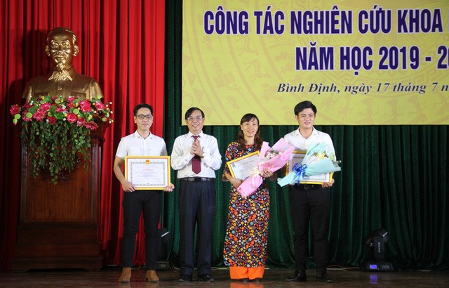 Sắc màu SV 18/7: “Bóng hồng” trường ĐH Kinh tế Quốc dân khoe sắc trong Học kỳ quân sự ảnh 16