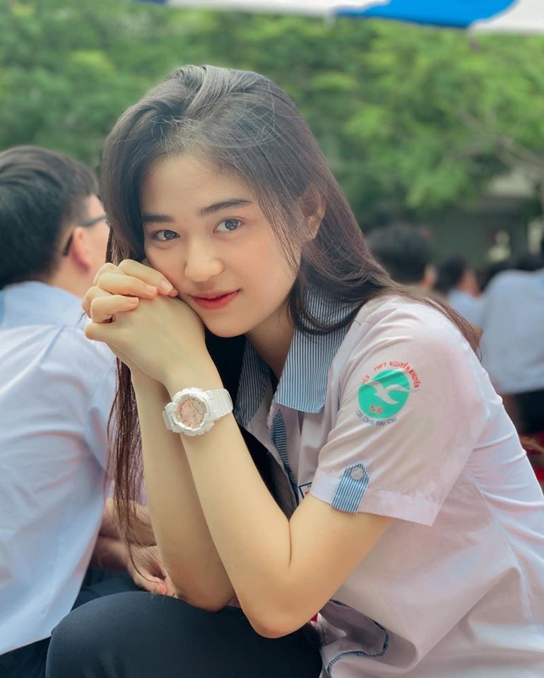 Sắc màu SV 1/8: Nữ sinh sở hữu nhan sắc như “búp bê lai”, hot girl có nụ cười tỏa nắng ảnh 2