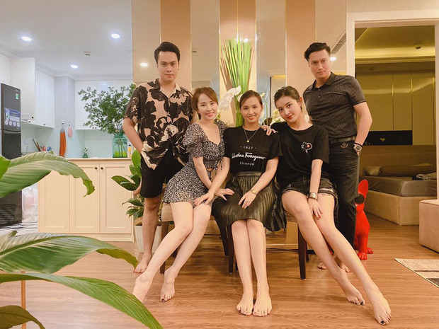 Đông Nhi diện đồ hiệu chụp trong tủ đồ, sáng tác lạ lùng mới của Đen Vâu ảnh 16