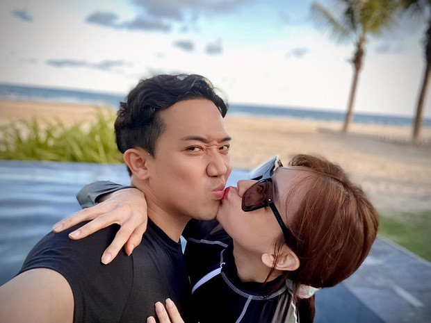 Showbiz 24/6: Đàm Thu Trang khoe bụng bầu, Hồ Ngọc Hà “đáp miếng” rạng rỡ mang song thai ảnh 3