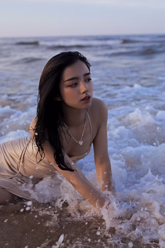 Sắc màu SV 21/7: Cô “Dương Mịch” của ĐH Greenwich; hot girl “đường phố” lột xác quyến rũ ảnh 5