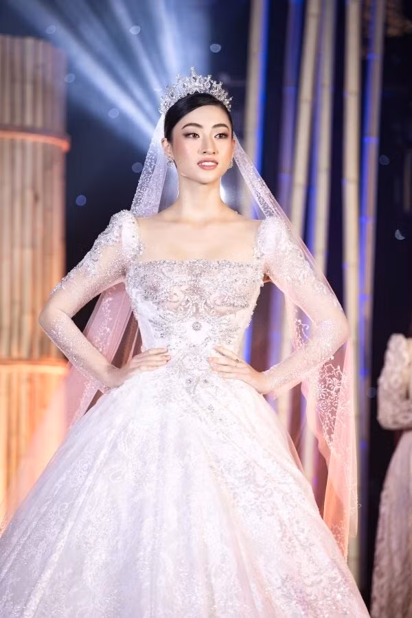 Đen Vâu và Lynk Lee xưng hô ngọt ngào trên MXH, Võ Hoàng Yến quyến rũ diện váy cổ V ảnh 9