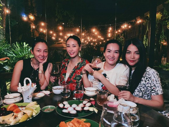 Showbiz 1/6: Vợ chồng Lê Phương dẫn 2 con đi biển đón 1/6, Khả Ngân khoe tóc mới cá tính ảnh 9