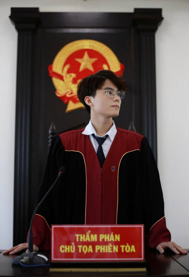 “Thẩm phán tương lai” Tuyên Quang khiến hội chị em mê mẩn vì quá đẹp trai ảnh 2