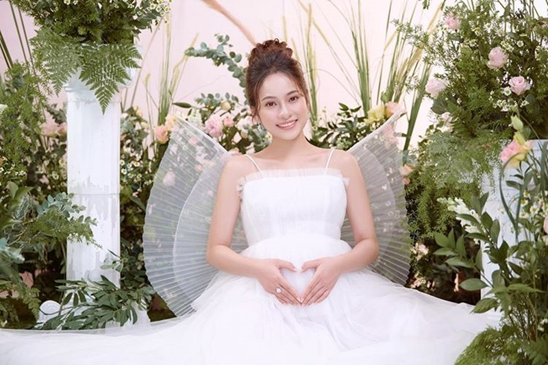 Showbiz 9/7: Noo Phước Thịnh “thả thính” Mai Phương Thúy, Tiểu Vy khoe body nóng bỏng ảnh 6