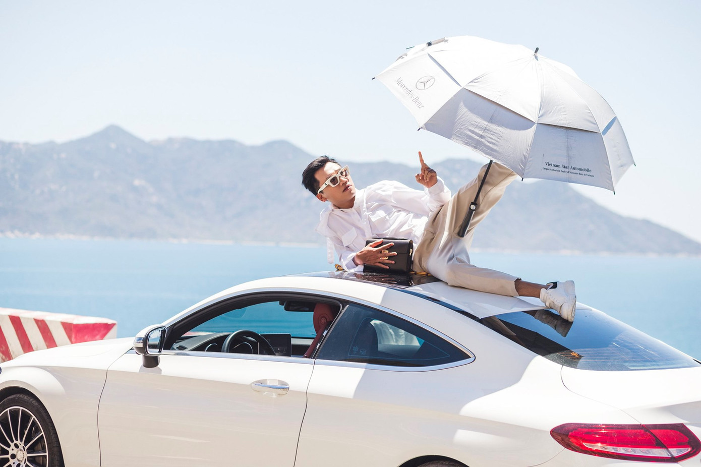 Xuân Nghị hóa “nam thần” điện ảnh khi tạo dáng trên nóc xế hộp tiền tỷ ảnh 7