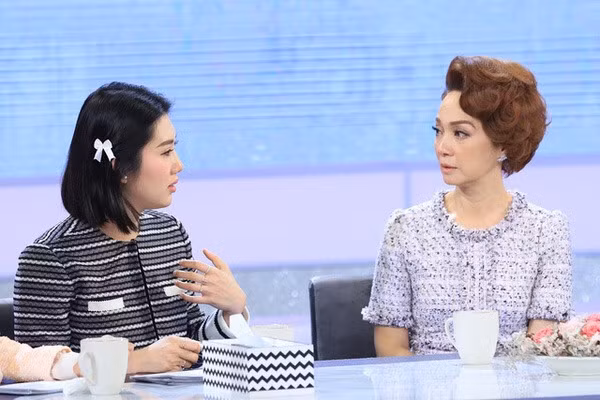 Hiền Hồ bất ngờ nữ tính với kiểu tóc mới; H'Hen Niê tự tin với túi cói đi chợ ảnh 15