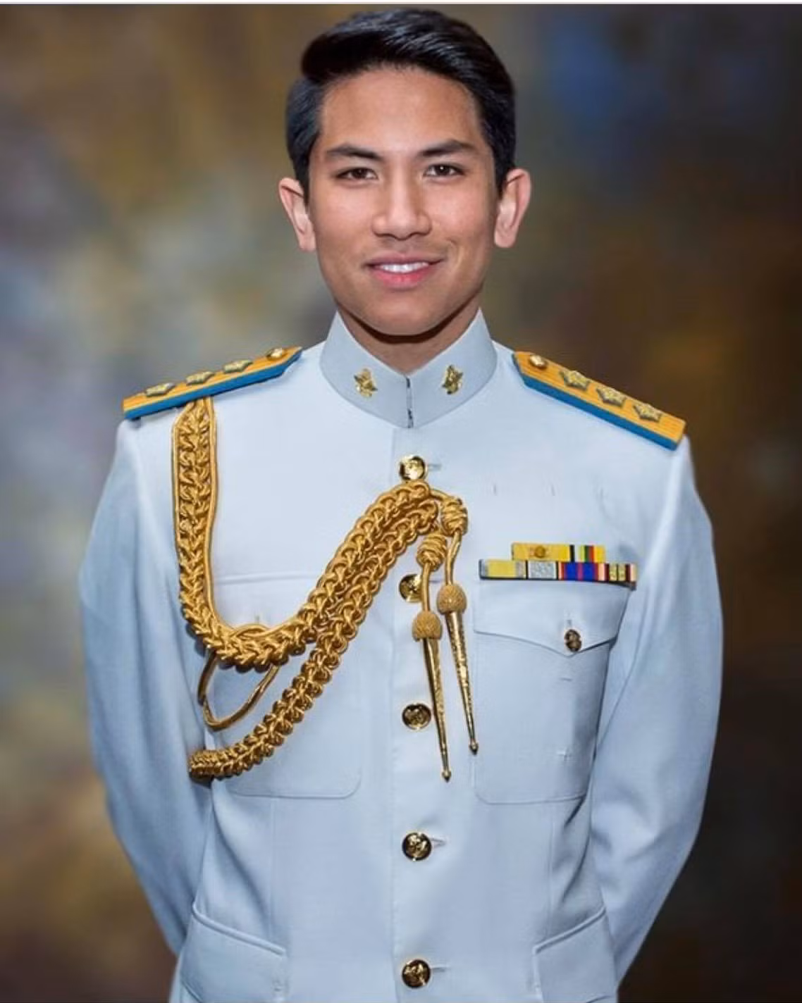 Ngọc Lan xin ứng tuyển làm vợ hoàng tử Brunei; Hoa hậu Kỳ Duyên đọ sắc bên siêu mẫu Hà Anh ảnh 3