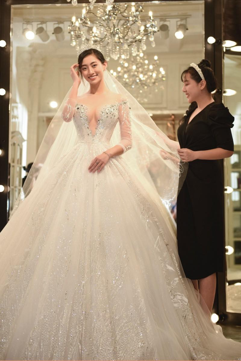 Siêu mẫu Hà Anh kỷ niệm 4 năm ngày cưới, Hương Giang khoe ảnh bikini nóng bỏng ảnh 12