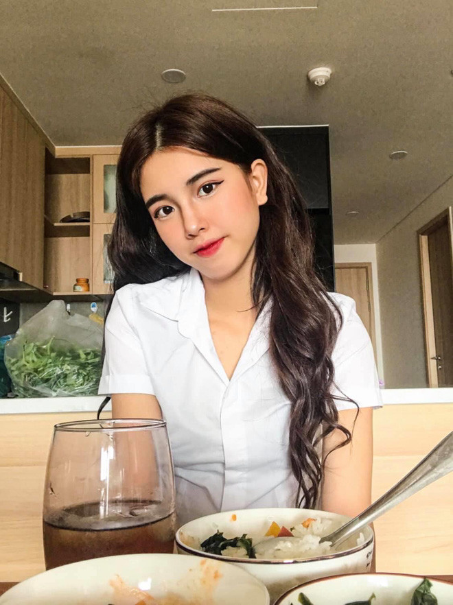 Sắc màu SV 17/7: Nữ sinh trung học đẹp tựa thiên thần; hotgirl 10X sở hữu tài sản “khủng“ ảnh 17