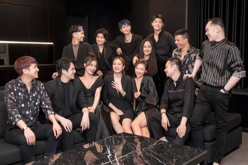 “Thả rông” khoác vét ra sân bay: Quỳnh Thư khiến người đối diện “đỏ mặt“ ảnh 18