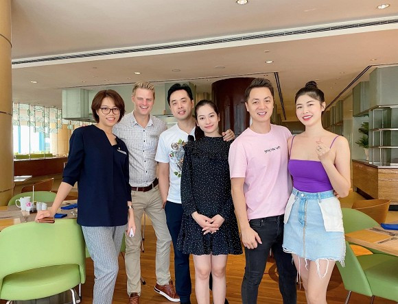 Showbiz 20/6: Hương Giang khoe body căng đét, Trương Ngọc Ánh - Trần Bảo Sơn tái ngộ ảnh 24