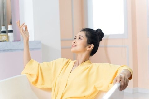 Ngọc Trinh tự thưởng đồng hồ hơn 1,8 tỷ đồng; Chi Pu sexy hết cỡ diện trang phục bikini ảnh 15