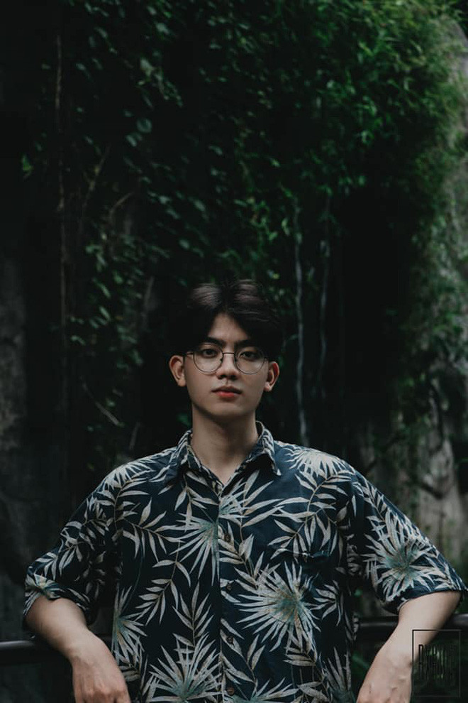 Sắc màu SV 16/7: "Nam thần" ĐH Công nghệ nhập hội trai đẹp trong học kỳ quân sự ảnh 2