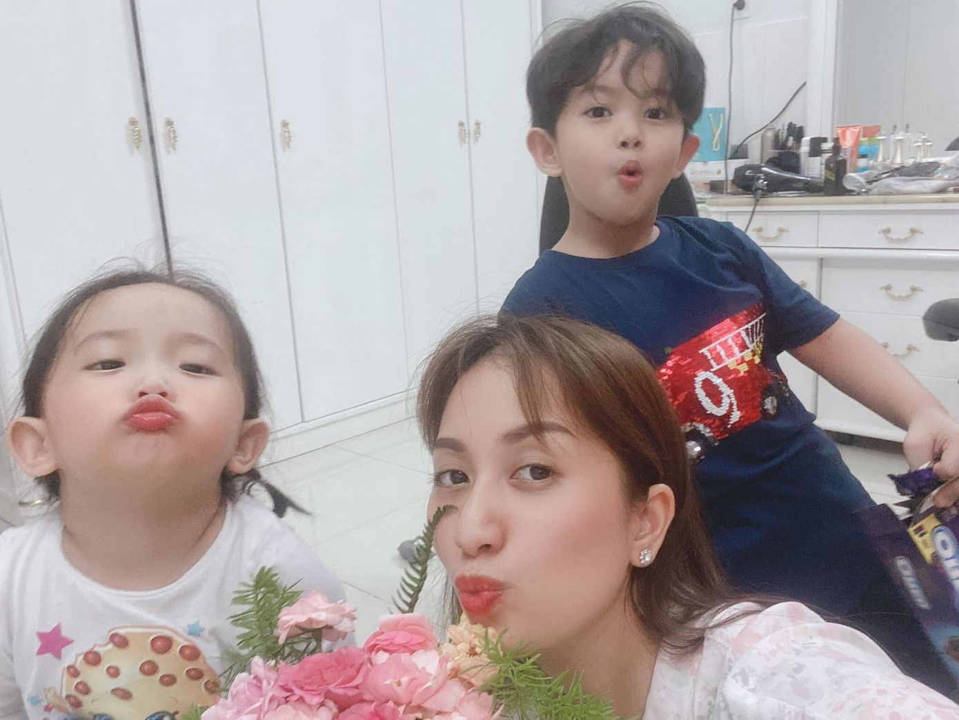 Showbiz 25/6: Thúy Vân dính nghi vấn cưới chạy bầu, Phillip Nguyễn - Linh Rin tái hợp ảnh 14