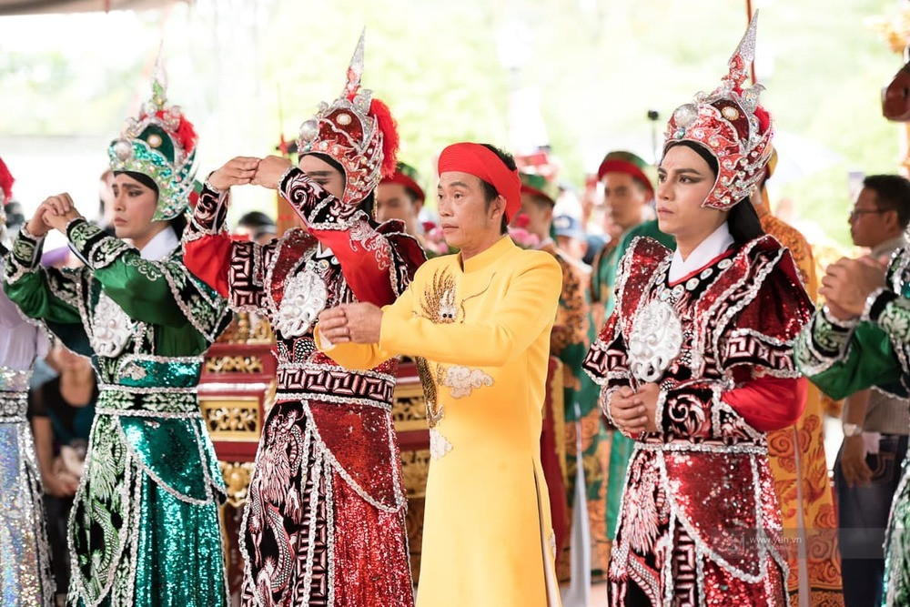 Emily diện váy hở bạo; MV của Quân A.P lọt Top 36 MV “hot” trên thế giới ảnh 5