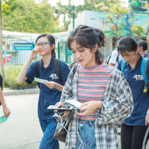 Sắc màu SV 21/7: Cô “Dương Mịch” của ĐH Greenwich; hot girl “đường phố” lột xác quyến rũ ảnh 16