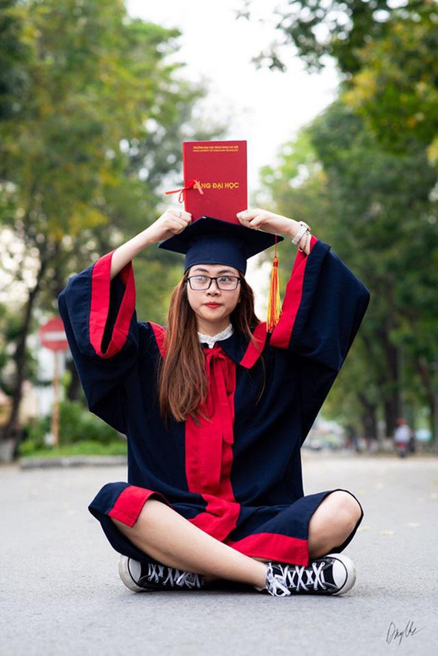 Sắc màu SV 19/7: “Rich kid” Việt có thu nhập khủng; nam sinh cõng bạn đi thi - gây sốt ảnh 7