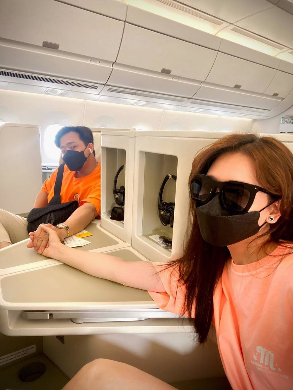 Showbiz 27/7: Hoàng Thùy mặc "bánh bèo" gây tranh cãi, Kaity Nguyễn chủ động cách ly ảnh 7