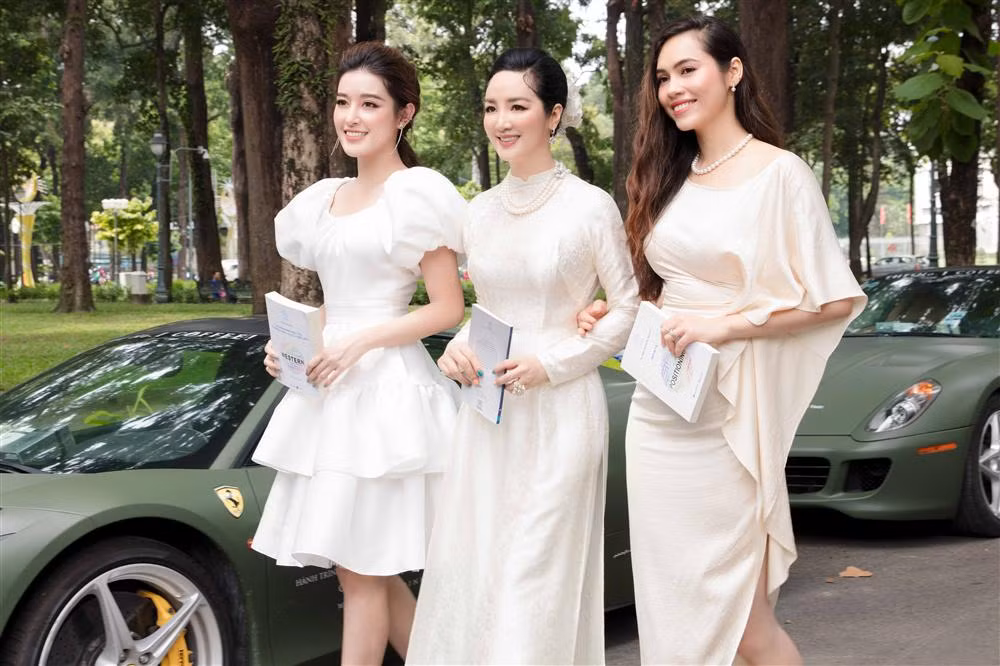 Showbiz 18/6: H'Hen Niê đi chân trần dưới mưa gây “sốt”, Hoàng Thùy Linh - Gil Lê tình tứ ảnh 18