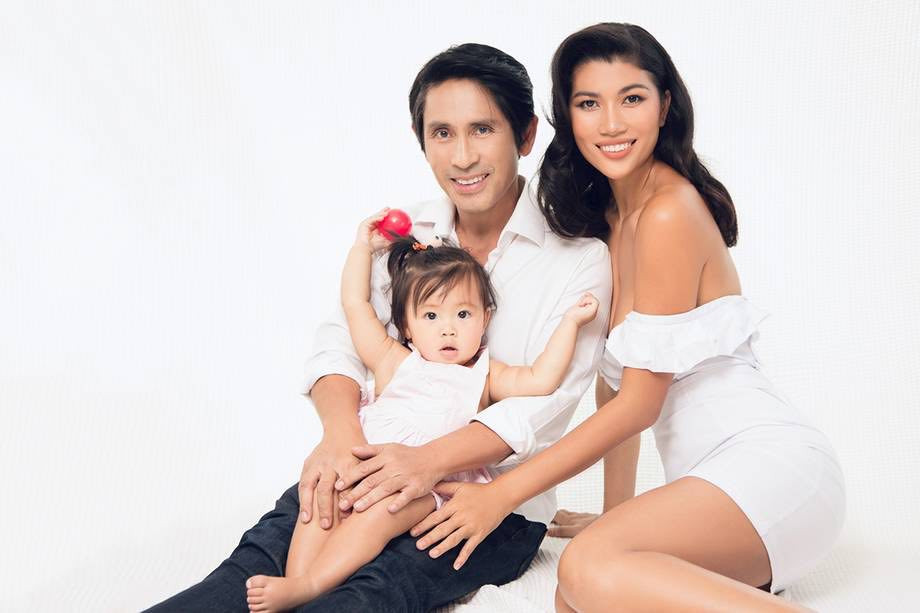 Siêu mẫu Hà Anh kỷ niệm 4 năm ngày cưới, Hương Giang khoe ảnh bikini nóng bỏng ảnh 3