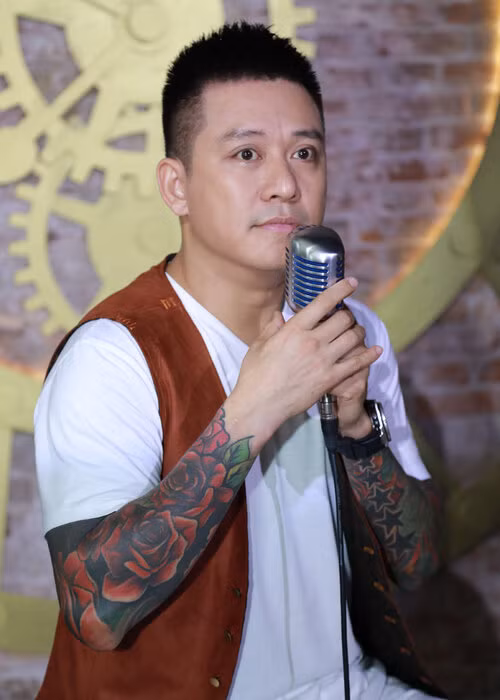 Showbiz 22/7: Hà Tăng gây sốt với vòng eo con kiến dù đã có 2 con, Tuấn Hưng ngưng ca hát ảnh 8