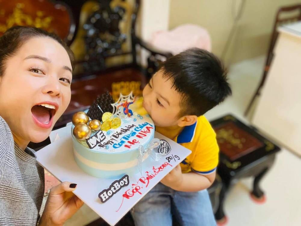 Lưu Hương Giang bị con gái tố “can thiệp dao kéo”; Hoa hậu Việt Nam 2006 khoe vòng 1 khủng ảnh 21