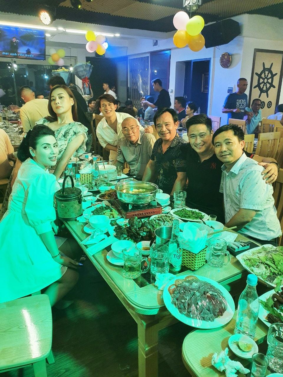 Showbiz 7/6: Bảo Thanh khoe xế sang 2,4 tỷ mới tậu, Tăng Thanh Hà xinh đẹp bên Diễm My 6x ảnh 10